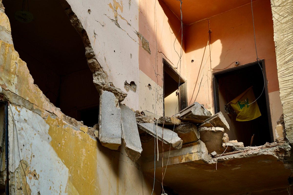 «Es un hombre y llora. A ojos ajenos, es un terrorista y llora. Según leyes extranjeras, es un terrorista y llora. Para drones foráneos, cumple los valores claves en el algoritmo para ser el objetivo de su próxima bomba y llora.»
✍️nueva entrada del diario.diariosdeunaperiodista.substack.com/p/las-lagrimas…