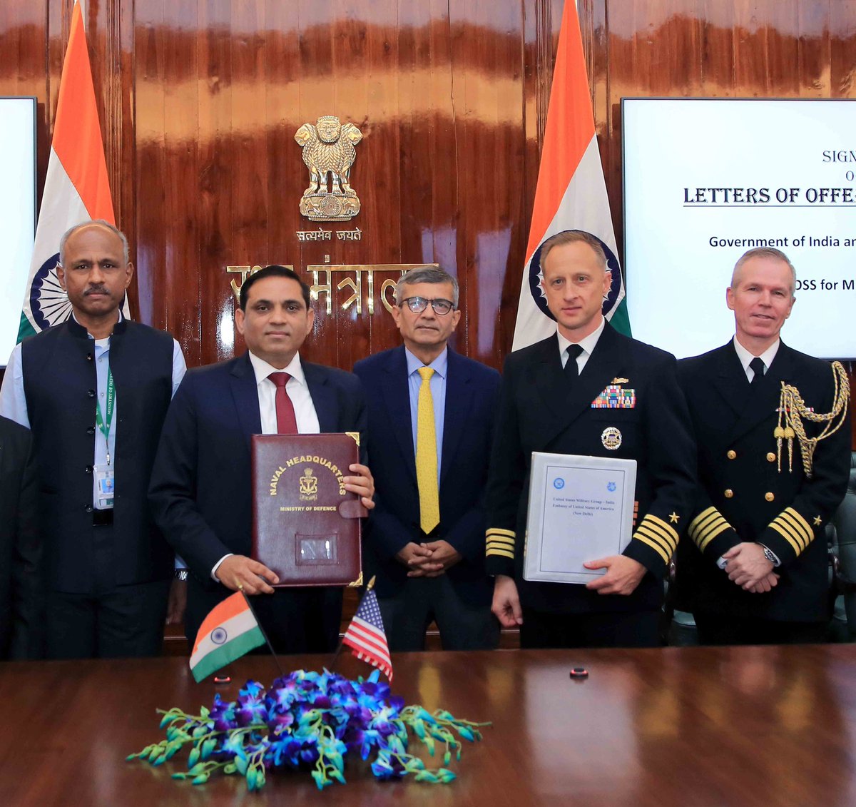 Defencematrix1's tweet image. BREAKING: MoD inks Letters of Offer &amp;amp; Acceptance with US for sustainment support of Indian Navy’s fleet of MH60R helicopters through Follow on Support and Follow on Supply Support worth approx Rs 7,995 crore