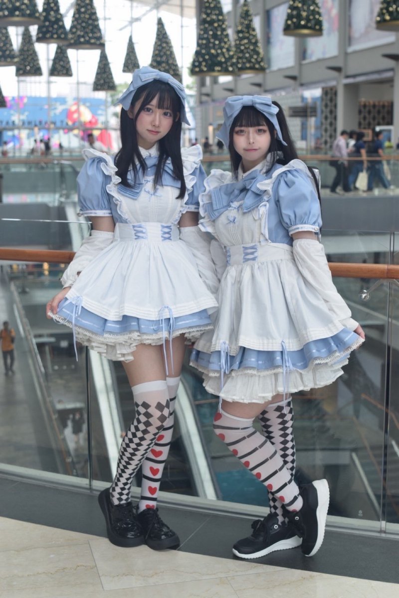 AlicexAlice_Tea's tweet image. · · ─────── ·✧· ─────── · ·

　　　　　　𝔸𝕝𝕚𝕔𝕖𝕩𝔸𝕝𝕚𝕔𝕖
　　　　　　  　　𝕩
　　　　　𝕧𝕚𝕔𝕥𝕠𝕣𝕚𝕒𝕞𝕖𝕚𝕕𝕠𝕤𝕘

· · ─────── ·✧· ─────── · ·

シンガポールでのアリスちゃんをちらっと📸

　❤ あ　む　 @amu_alipa
　💙 どるちぇ @S75Xn…