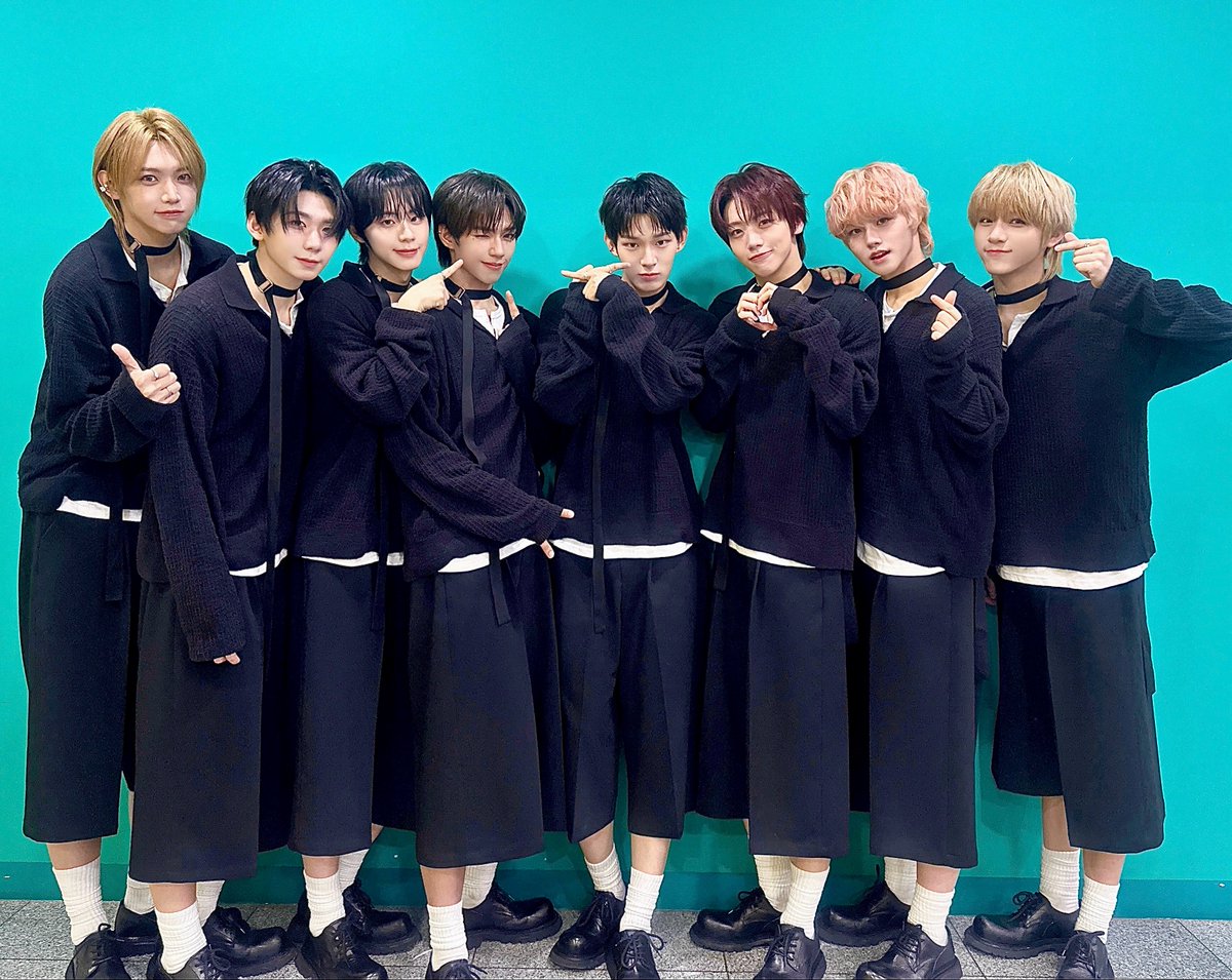 AHOF_official's tweet image. [📸] 251128 ENA 케이팝업 차트쇼 완료🤥

포하들의 응원에 힘입어 에너지 넘치게 무대를 즐길 수 있었습니다🖤 스폐셜 MC로 멋있게 이끌어 준 정우&amp;amp;웅기에게도 칭찬 많이 해 주기🐶🐶

#AHOF #아홉
#ThePassage
#피노키오는거짓말을싫어해
#AHOF_Pinocchio