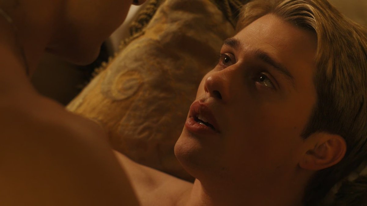 graduated from the bottom school of bottoming with a degree in bottomology majoring in bottom eyes