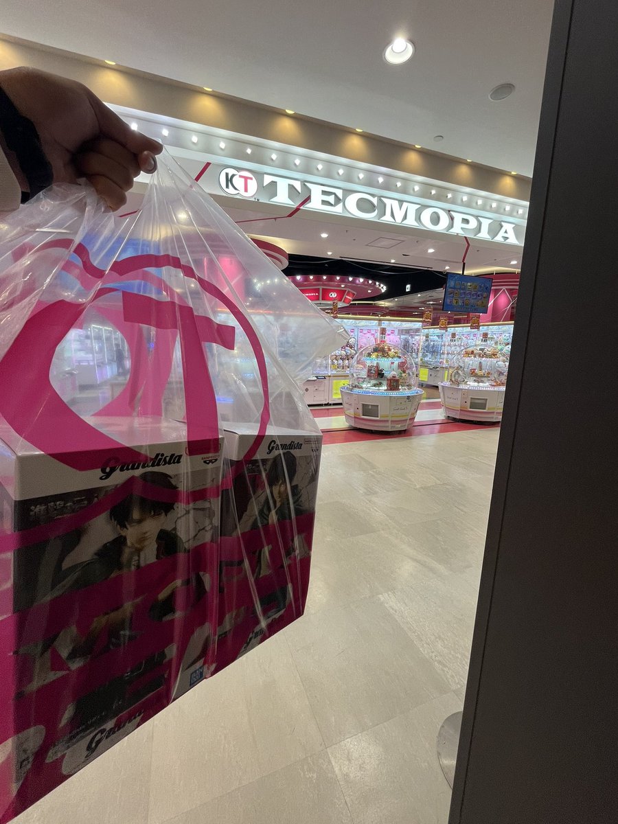 やっぱりここの進撃は外せないぜぃ😆笑
1100円で2個、まさかの一番簡単やったまであります✨✨