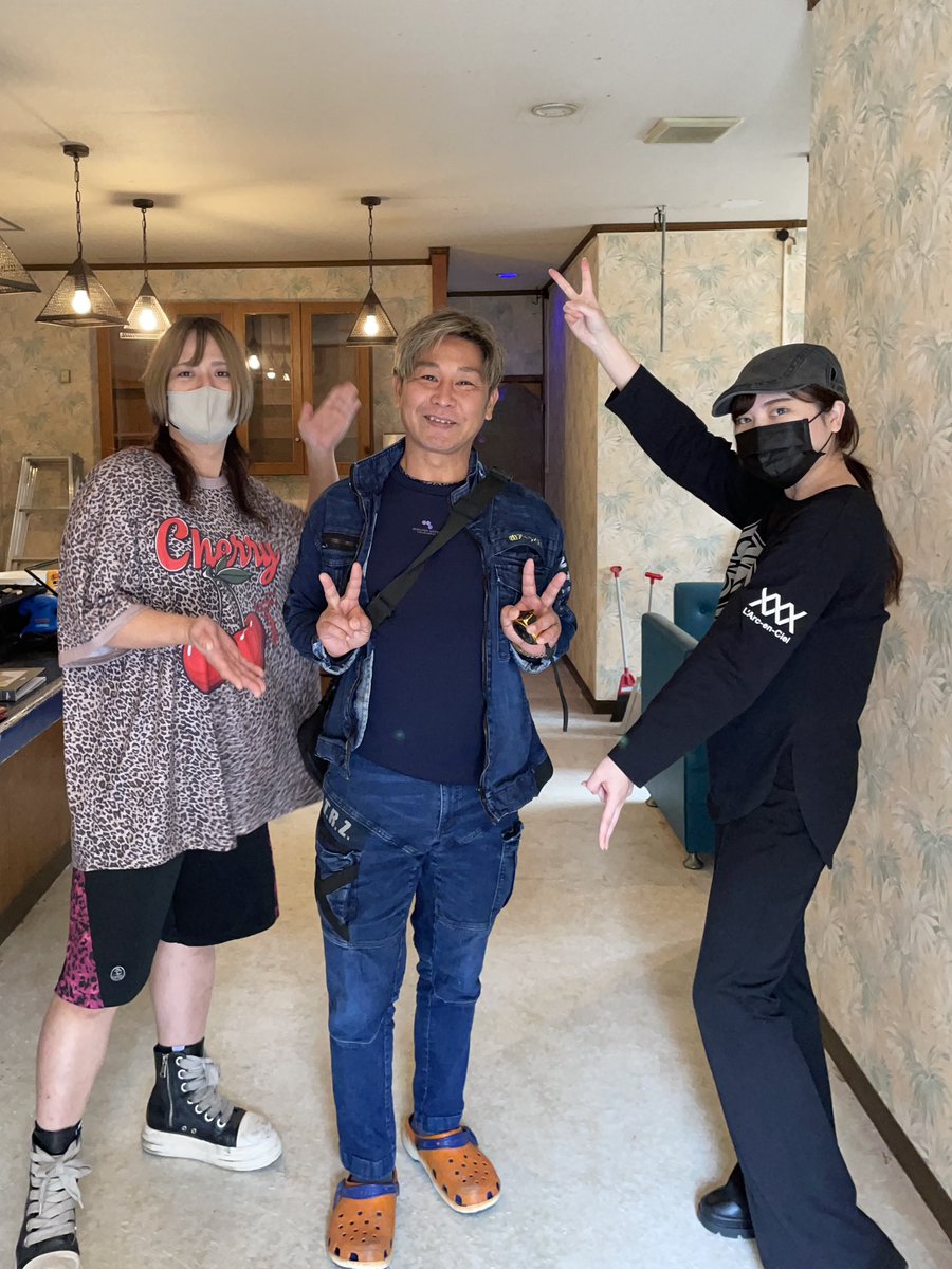 36____mimu's tweet image. バリアフリーbar meme(ﾐｰﾑ)作業3日目。

沖縄YouTuber【クロス屋しげおやじ】さんが床を担当してくれる事になりました⭐︎

撮影も入るそうなので動画もお楽しみにです〜！！☺️