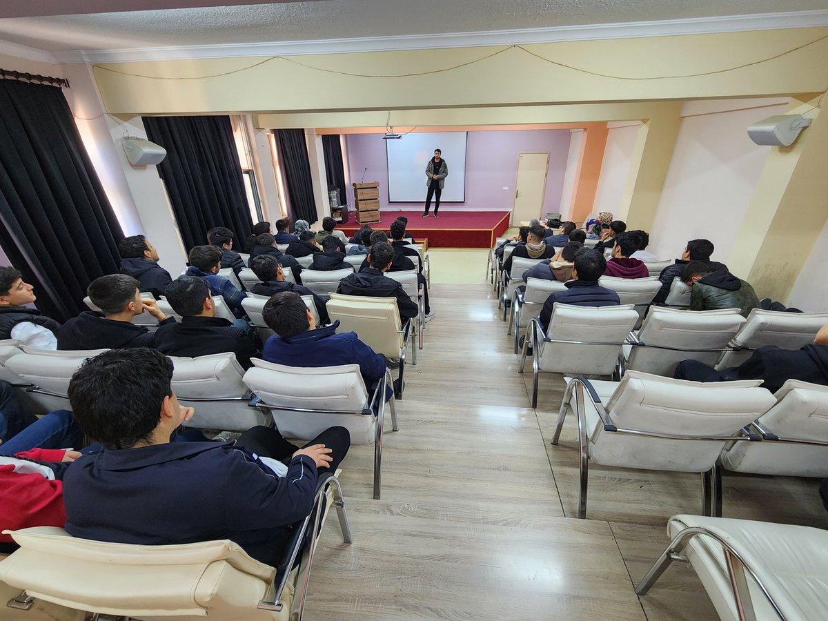 Meslek tanıtımlarımız devam ediyor. Tıp ve eczacılık alanlarında okuyan öğrenciler, çalışma tecrübelerini ve mesleklerini öğrencilerimiz ile paylaştılar.
<a href="/sadoglu_salih/">Salih Sadoğlu</a>
<a href="/Kayahansubasi/">Kayahan Subaşı</a>
<a href="/Haydar_Korkmaz0/">Haydar Korkmaz</a> 
@