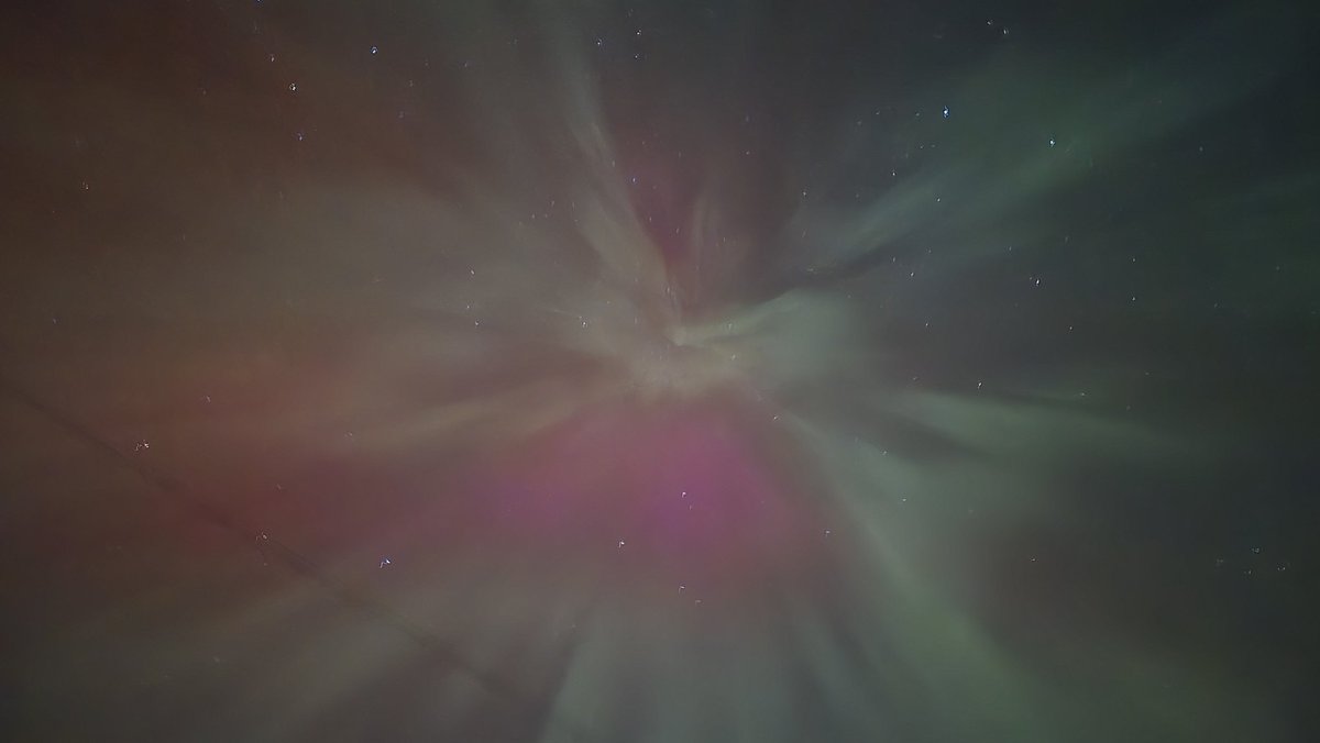 CrimsonOraRain's tweet image. #AlphabetChallenge 
#WeekVforVowel
Aurora overhead