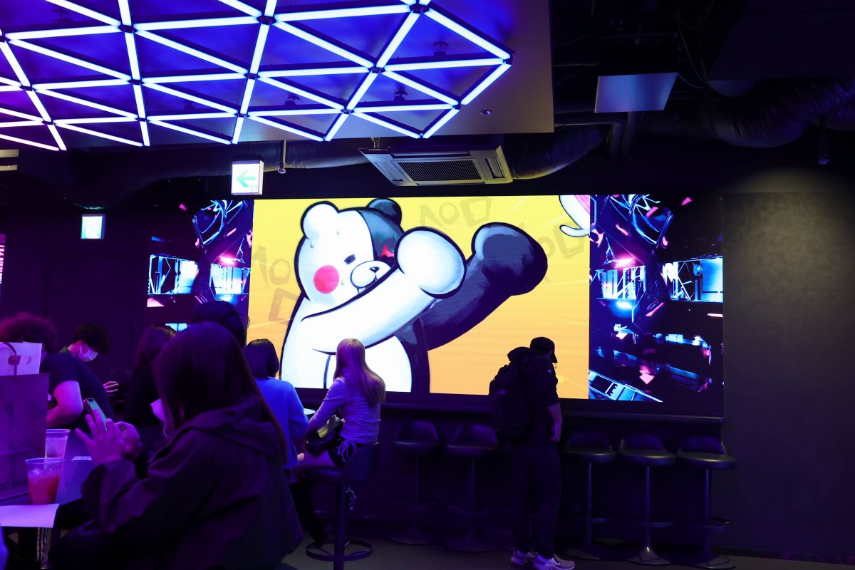 dangan_official's tweet image. #ダンガンロンパ15周年フェス前夜祭 の模様をお届けします！

榊原プロデューサーの乾杯🥂からスタートして、モノクマのミート＆グリートやお食事などを楽しんでいただいています✨✨

#ダンガンロンパ