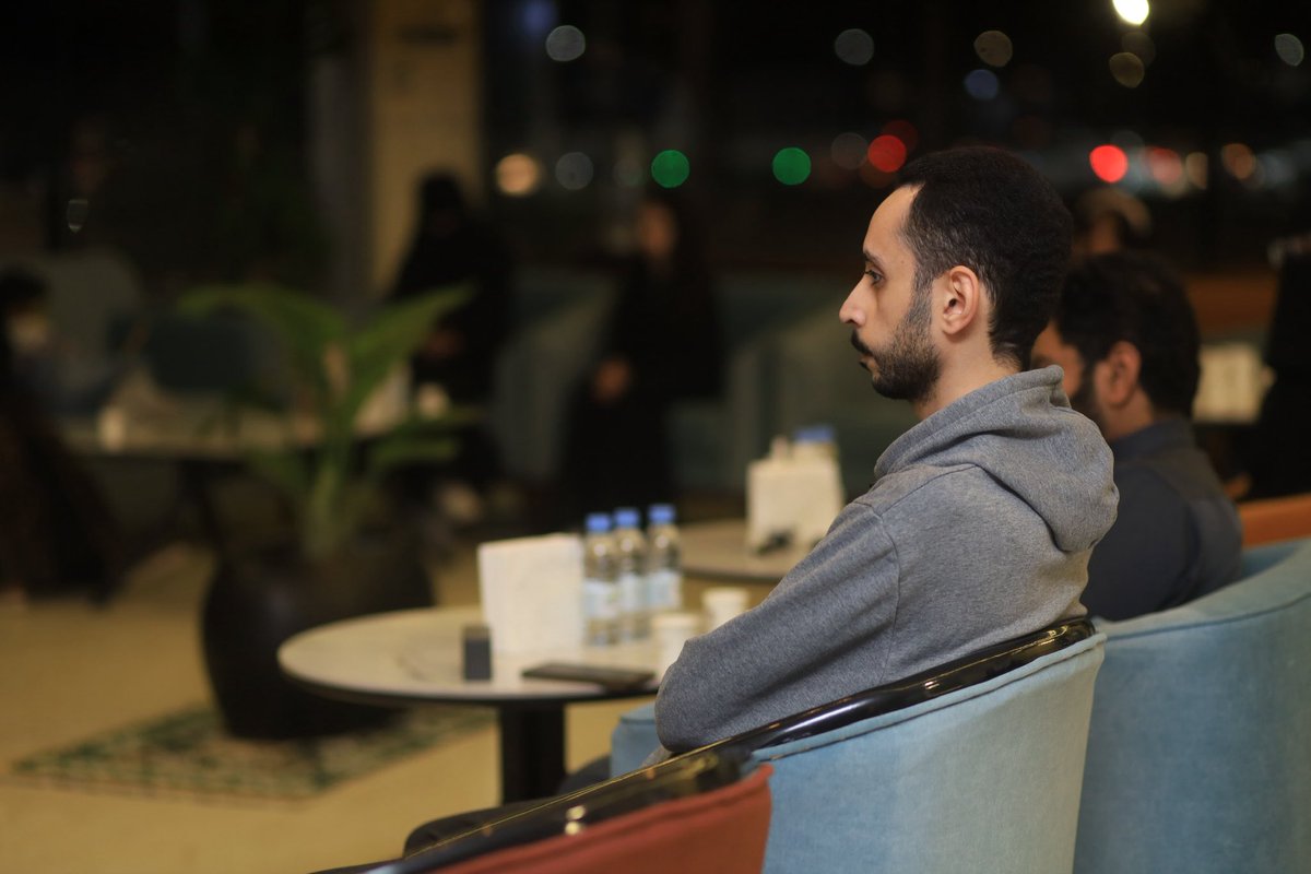 hap_mix's tweet photo. شهدت الورشة حضورًا وتفاعلًا لافتًا من الزوّار الذين شاركوا أسئلتهم وتأملاتهم، وانفتحوا على محاور الفعالية التي أبرزت دور الكوميكس في نقل الرسالة وبناء الحدث وتوسيع أفق القراءة.

#الشريك_الأدبي #مزيج_السعادة https://t.co/Y8APmyVATM