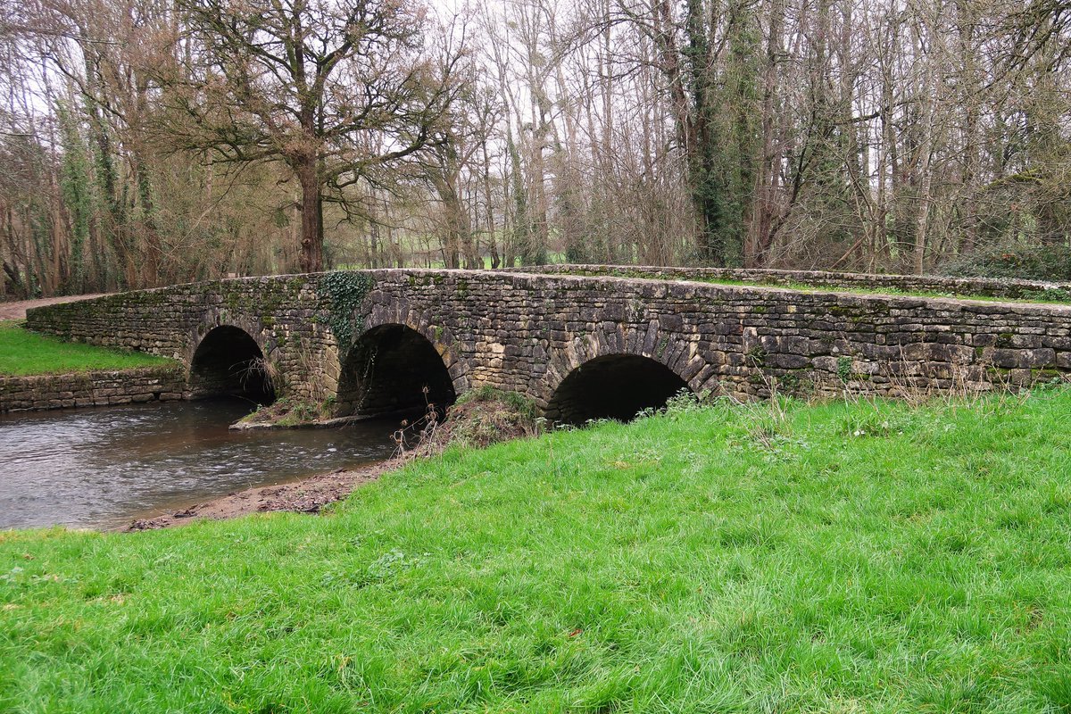 isabelpinheiro's tweet image. #AlphabetChallenge #WeekVforVowels  #Autumn in Azay-le-Brûlé
#Roman   #bridge    #France