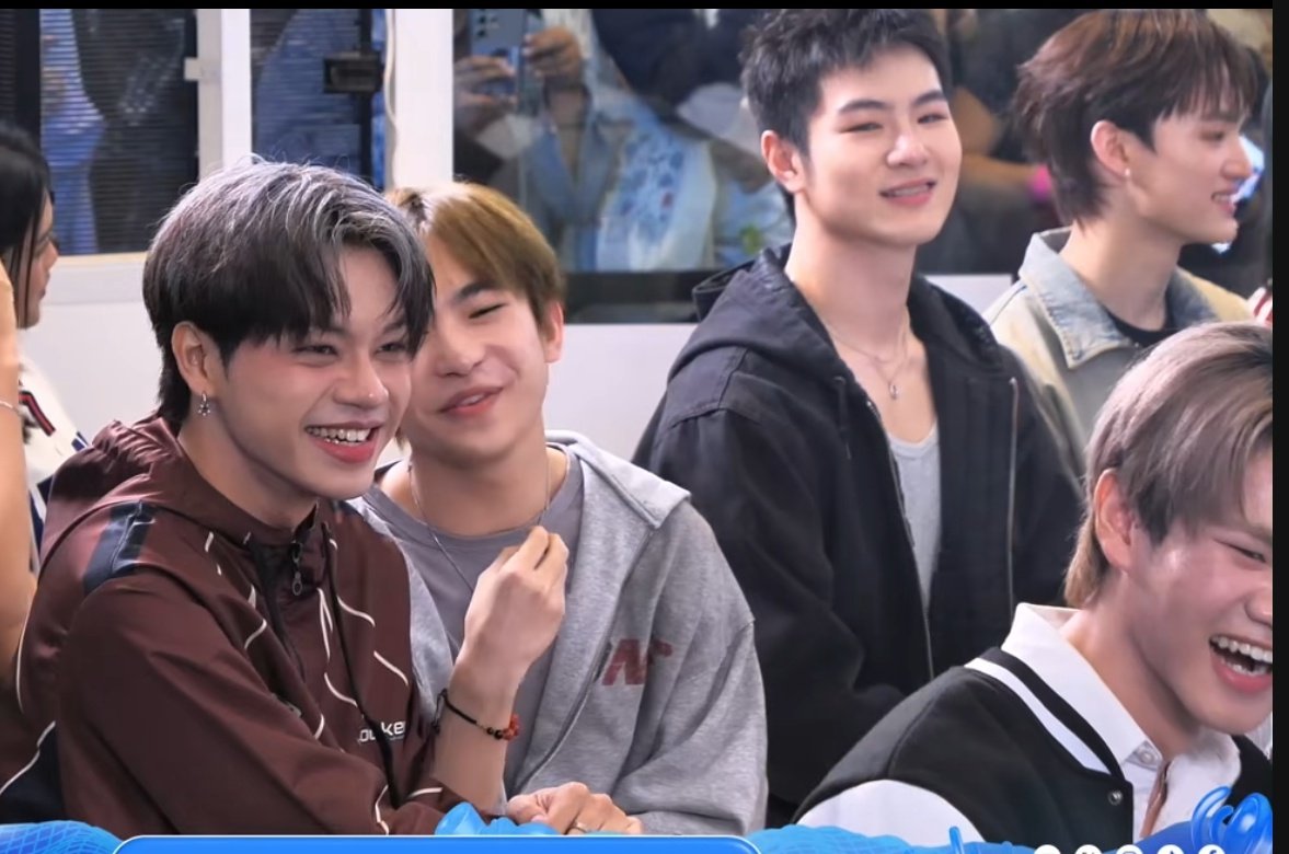 ThasnijaB's tweet image. ฝากพี่Terk พี่ต้นหน ชวนน้องBlink  ซนๆ ด้วยนะคร้าบ
#TMCLIVEXHOWLS #HOWLS_TH #HOWLS_NO2 
 #TMCLIVExFAVIQ