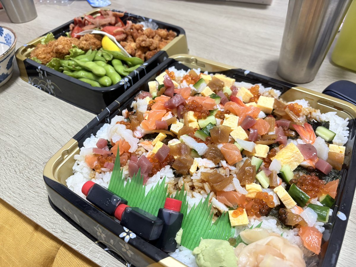 tomoS660ModuloX's tweet image. お誕生日おめでとうってことで、すごい量のおやち買ってきてくれた🤩