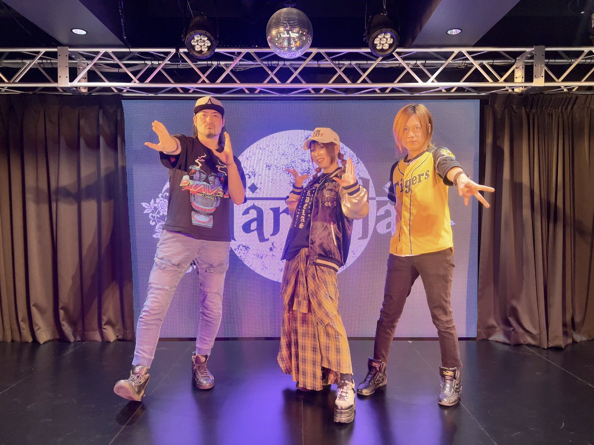 大阪インストアありがとうございました‼トークあっという間でしたが楽しかった🎤久々にJoshin日本橋店さんでイベントやれて嬉しかったです！
明日のワンマンはどこよりも盛り上がろうね！よろしくーー🔥
#Mardelas #10周年