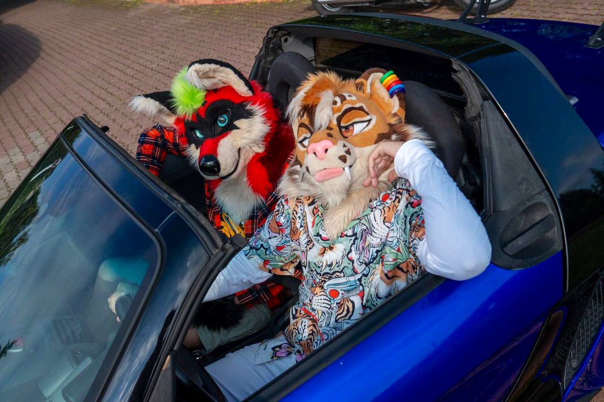 RalfBox's tweet image. Hey, you wanna take a ride with us? w/ @StormyZomi 
#FursuitFriday
