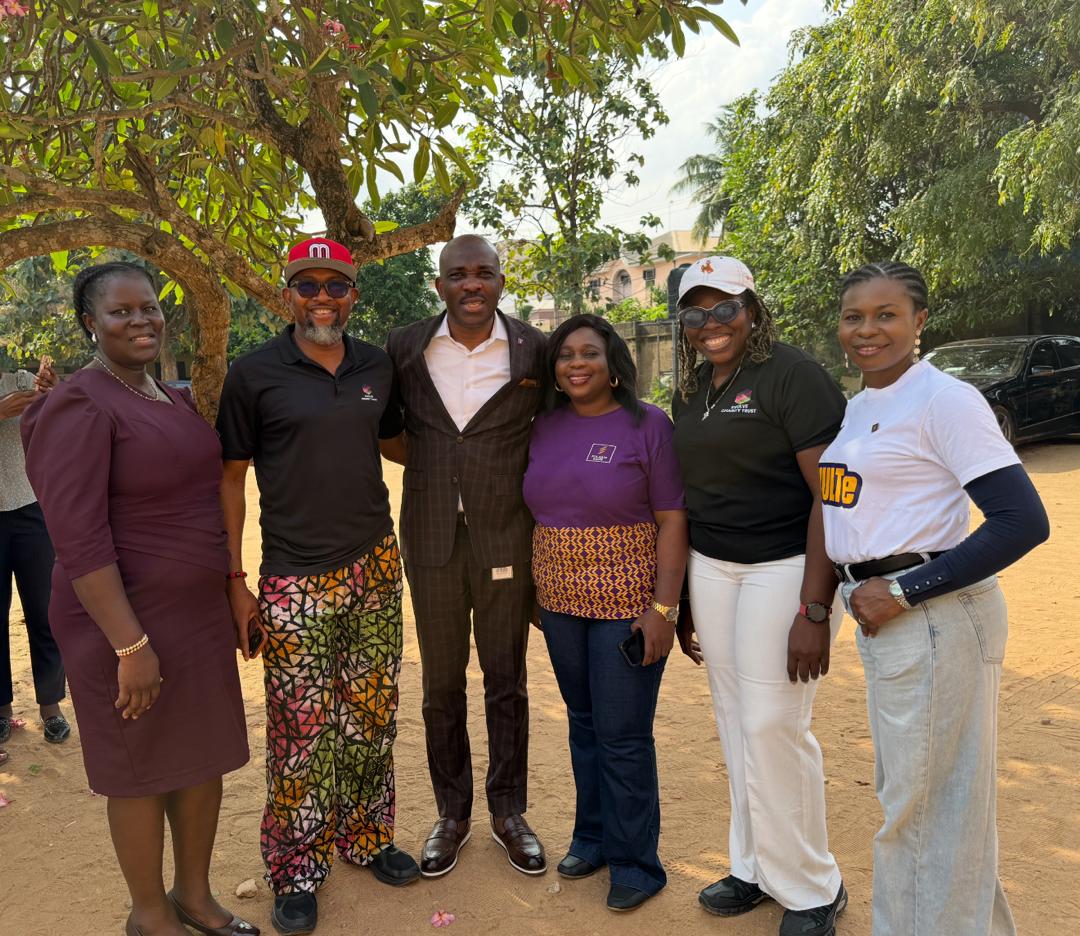 PolarisBankLtd's tweet image. Polaris Bank, in partnership with Evolve Charity Trust, continues its 2025 School Essentials Distribution, and yesterday, we spread joy at Opebi Junior Grammar School!

We delivered essential learning materials: sandals, uniforms, notebooks, pens, and school bags to support…