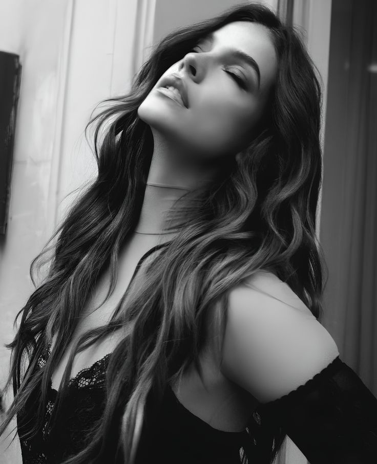 JasminaA58015's tweet image. 🖤It&apos;s Fearless Friday - time to be bold and brave🖤💋