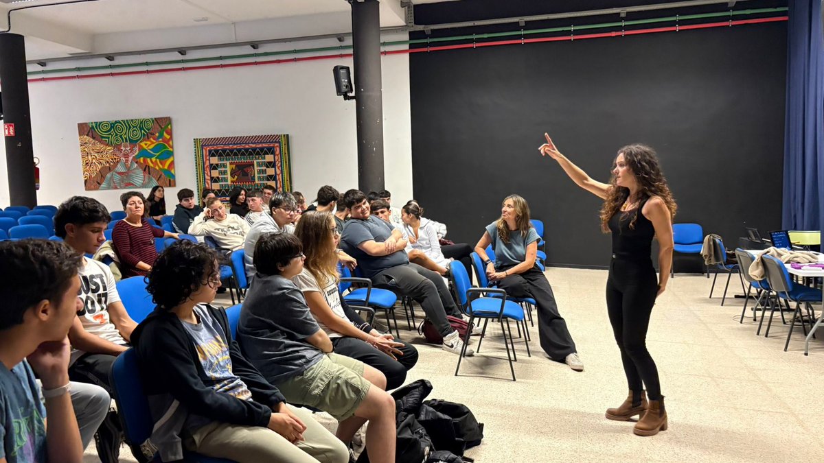 El documental revela cómo la violencia de género se sostiene en la
pornografía, los roles de género y la falta de educación sexual 👀💬.
El objetivo: implicar, informar y transformar. Porque solo reconociendo la realidad podemos cambiarla 🔍.