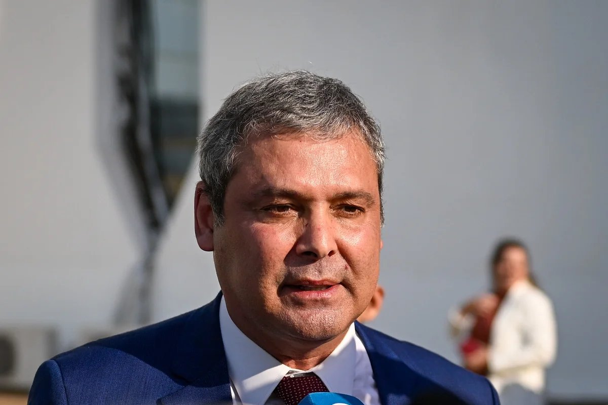 BlogdoNoblat's tweet image. “Ele foi condenado. Está foragido. Não podemos ter uma bancada de deputados foragidos… Eduardo Bolsonaro, Carla Zambelli, Alexandre Ramagem”. (Lindbergh Farias, líder do PT na Câmara)