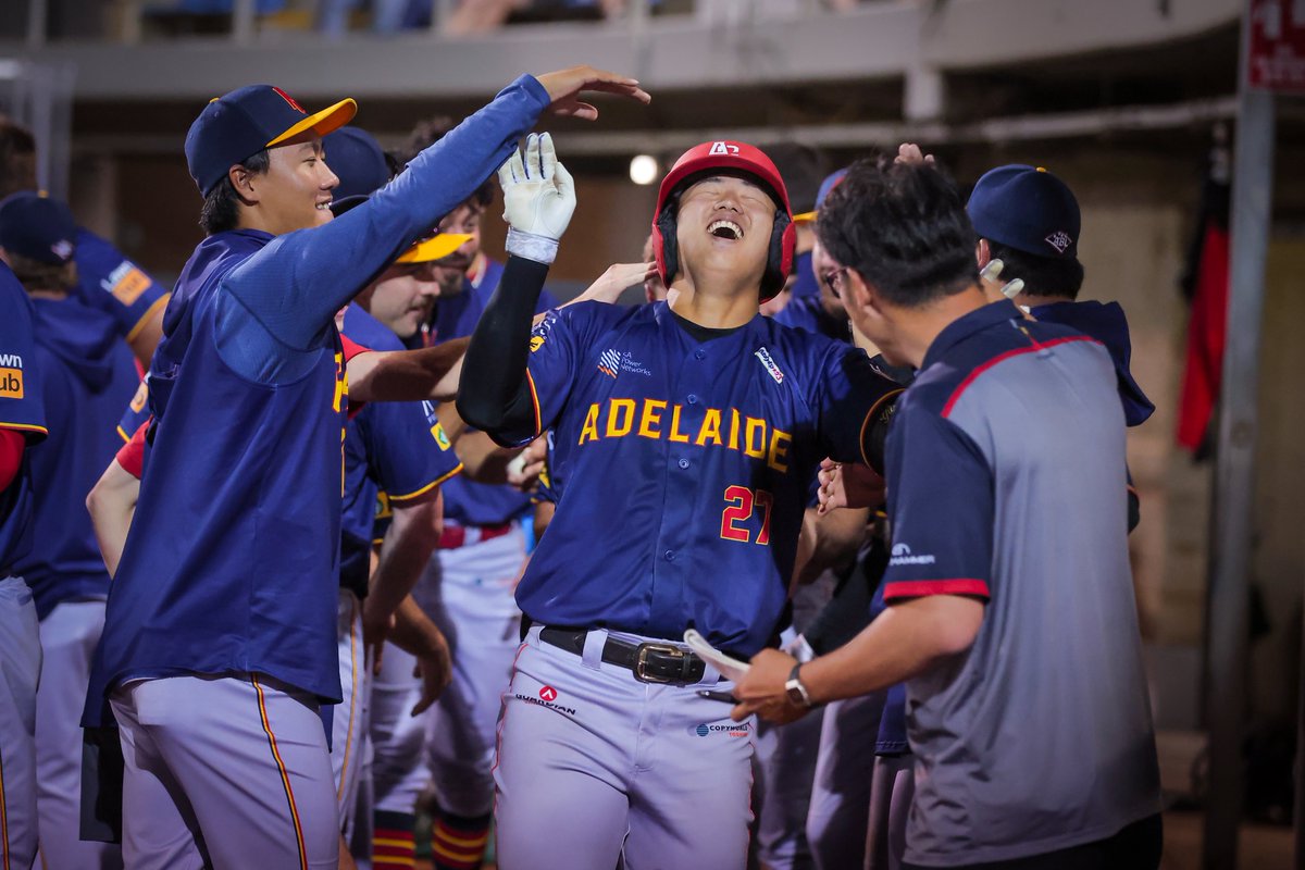 tkphoto1234's tweet photo. #巨人 
Adelaide Giants. 🇦🇺
11/28
#石塚裕惺 
9回、2ラン本塁打💥 https://t.co/BYfNcnVmcO