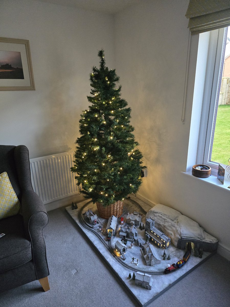 ajchipchase's tweet photo. @MetcalfeKits loving my final Christmas tree layout.

Your building kits have really brought it to life.

#feelingfestive #letitsnow https://t.co/C0RESGE9x1