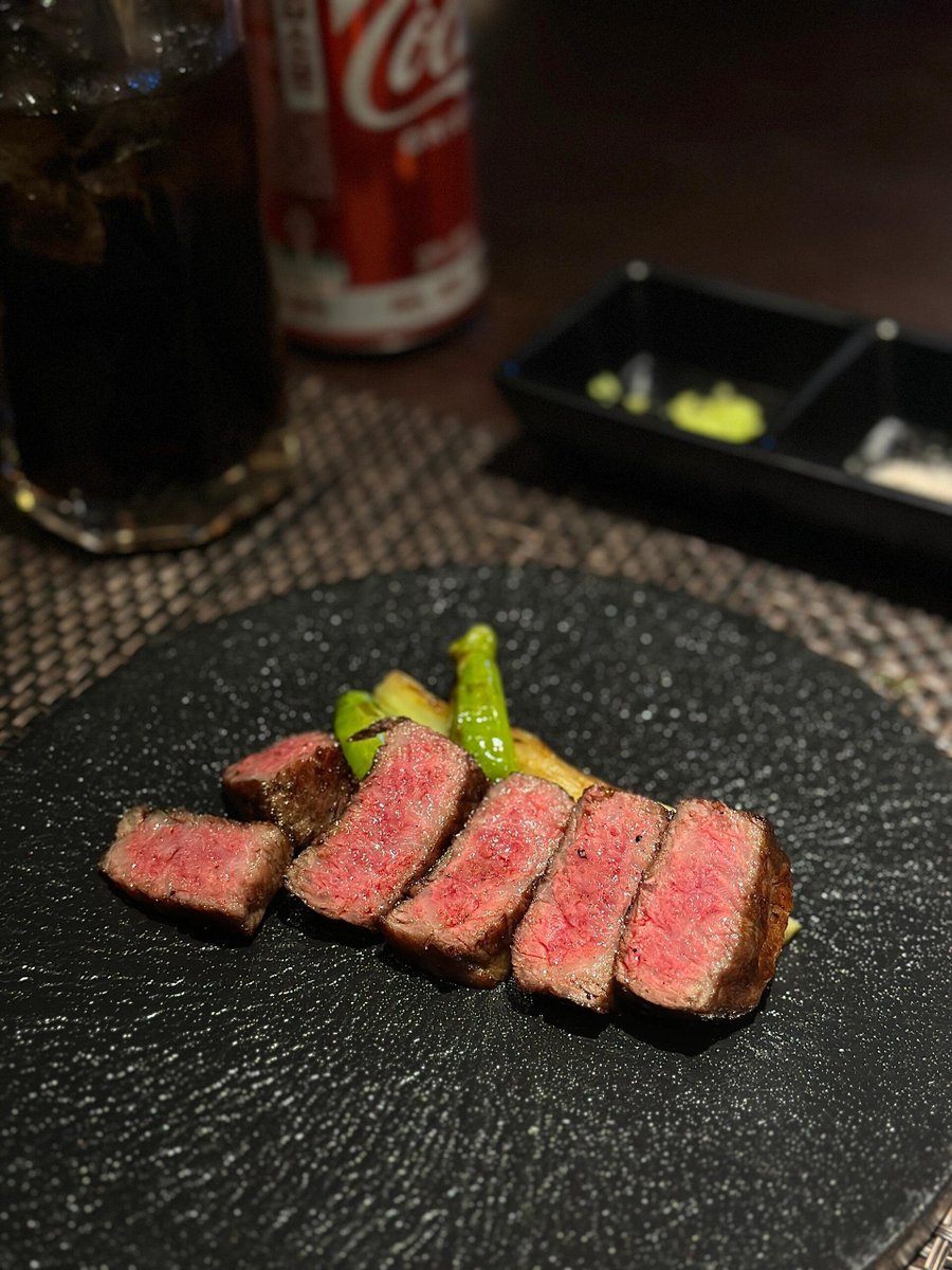 Freshly baked and eaten is the freshest and most delicious. #BBQ #Hanwoobeef #한우 #Delicacies #미식