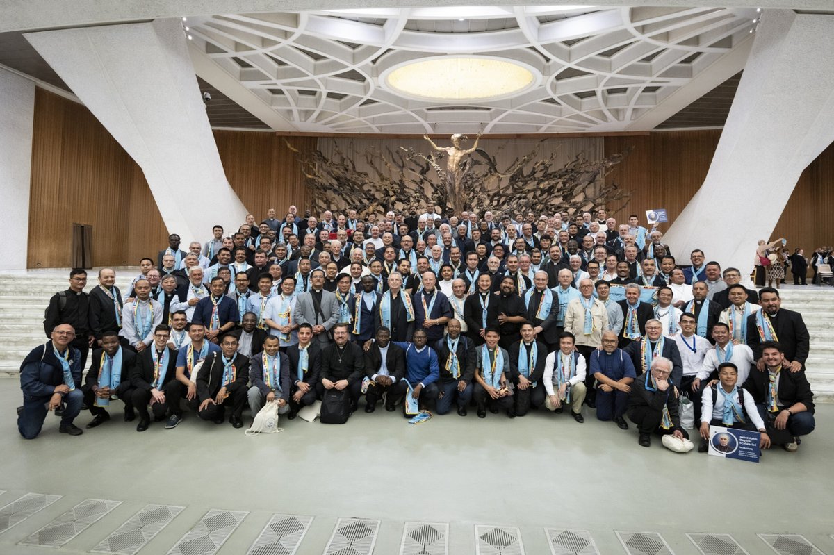 Nel 138° anniversario della Congregazione, P. Leonir Chiarello ci invita a vivere il carisma con fedeltà creativa.
Il messaggio:
in italiano: bit.ly/3KrkIJq
in inglese: bit.ly/4inehDE
in portoghese: bit.ly/4iq6SDx
in spagnolo: bit.ly/4omDCPA