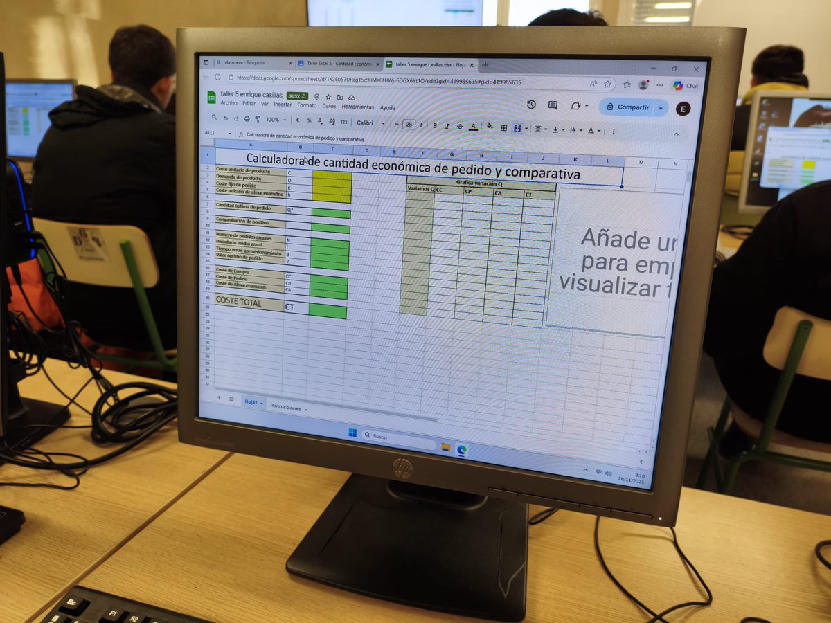 En el módulo de Gestión Logística, los alumnos de 2º curso de grado superior trabajan con hojas de cálculo.