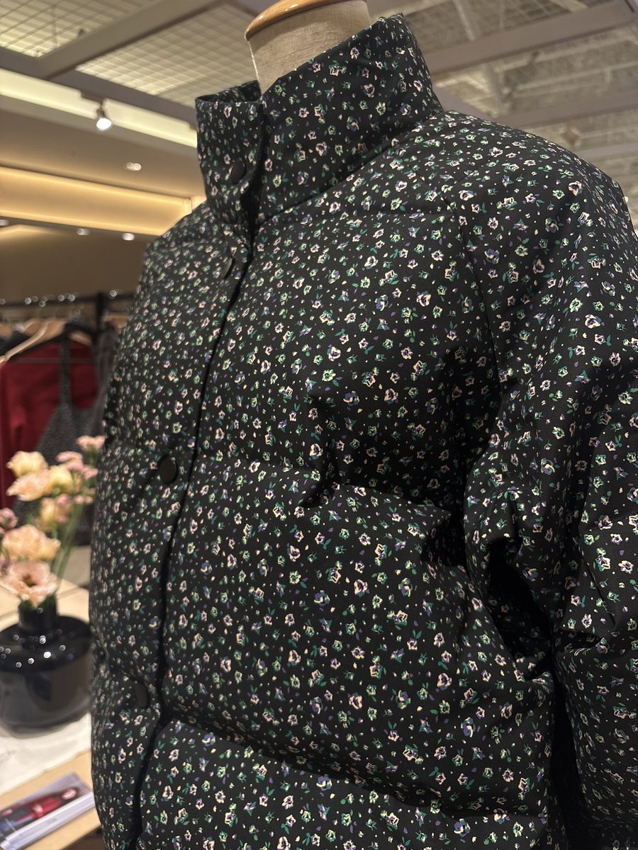 poff 勝田里奈ブランド　花柄ブルゾン poff 勝田里奈ブランド 花柄ブルゾン 勝田里奈D2Cブランド『PoFF