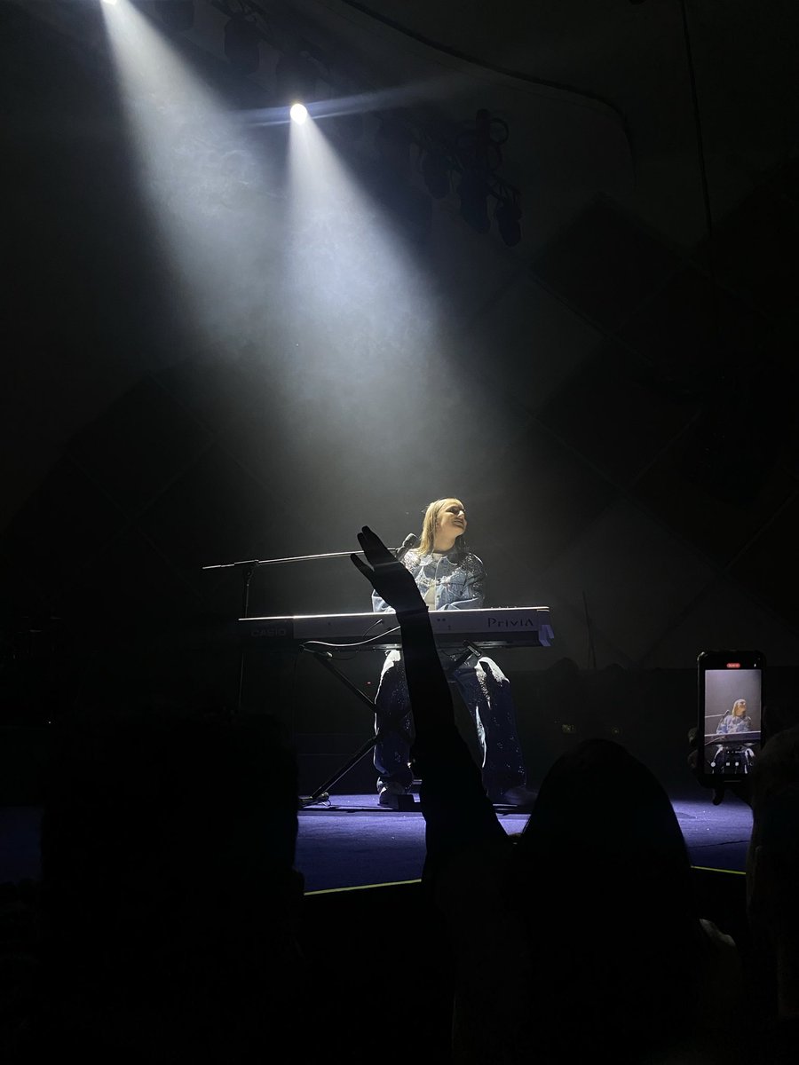 eu ainda estou processando o que foi a noite de ontem!

GIANA TU É ARTISTA