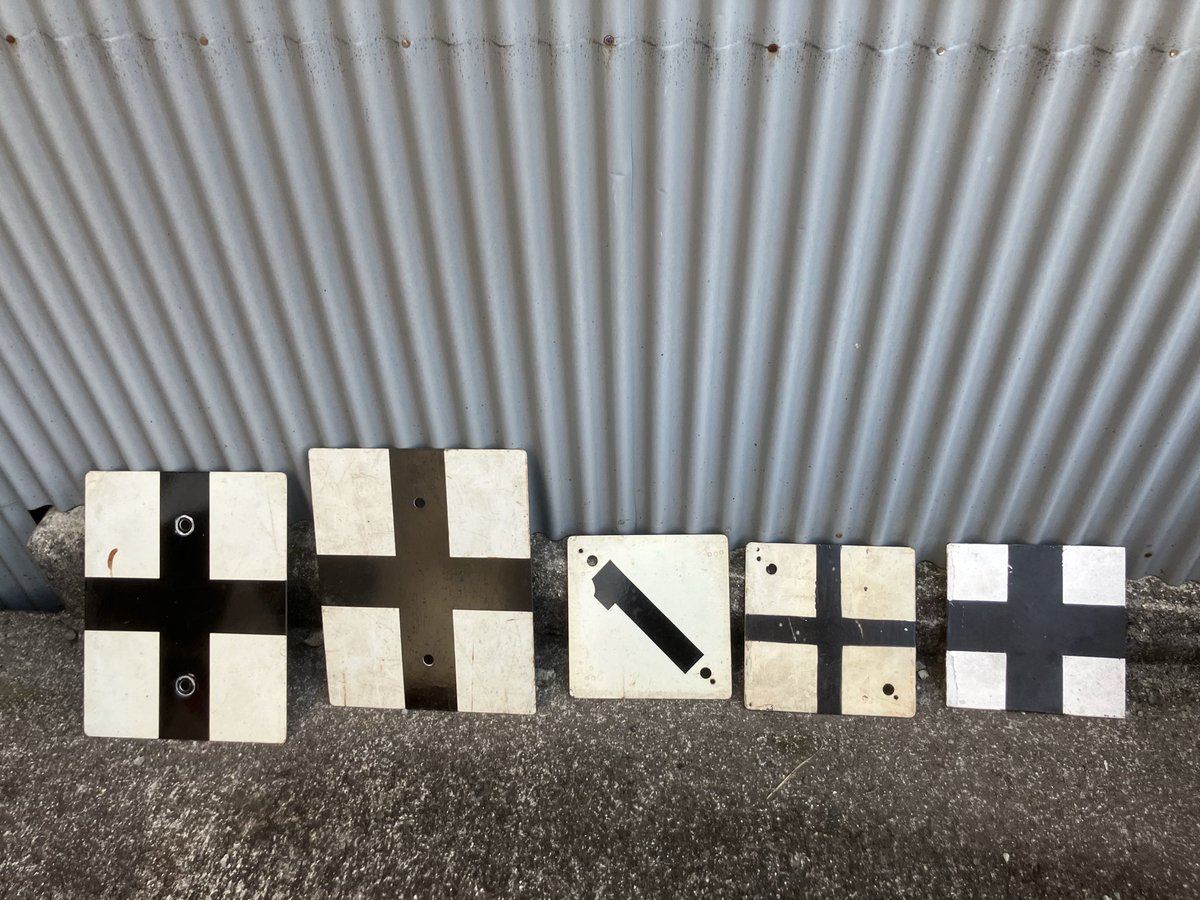 明日11/29と明後日11/30は万博鉄道まつりが開催されます！

新グッズの他、人気の定番グッズ達を多数お持ちします！

また吊り革、踏切警報灯、標識たちの部品もご用意しております！

そして万博鉄道まつり限定のデジタル鉄印も当社ブースにて掲示予定です！

皆さまのご来店、お待ちしております！