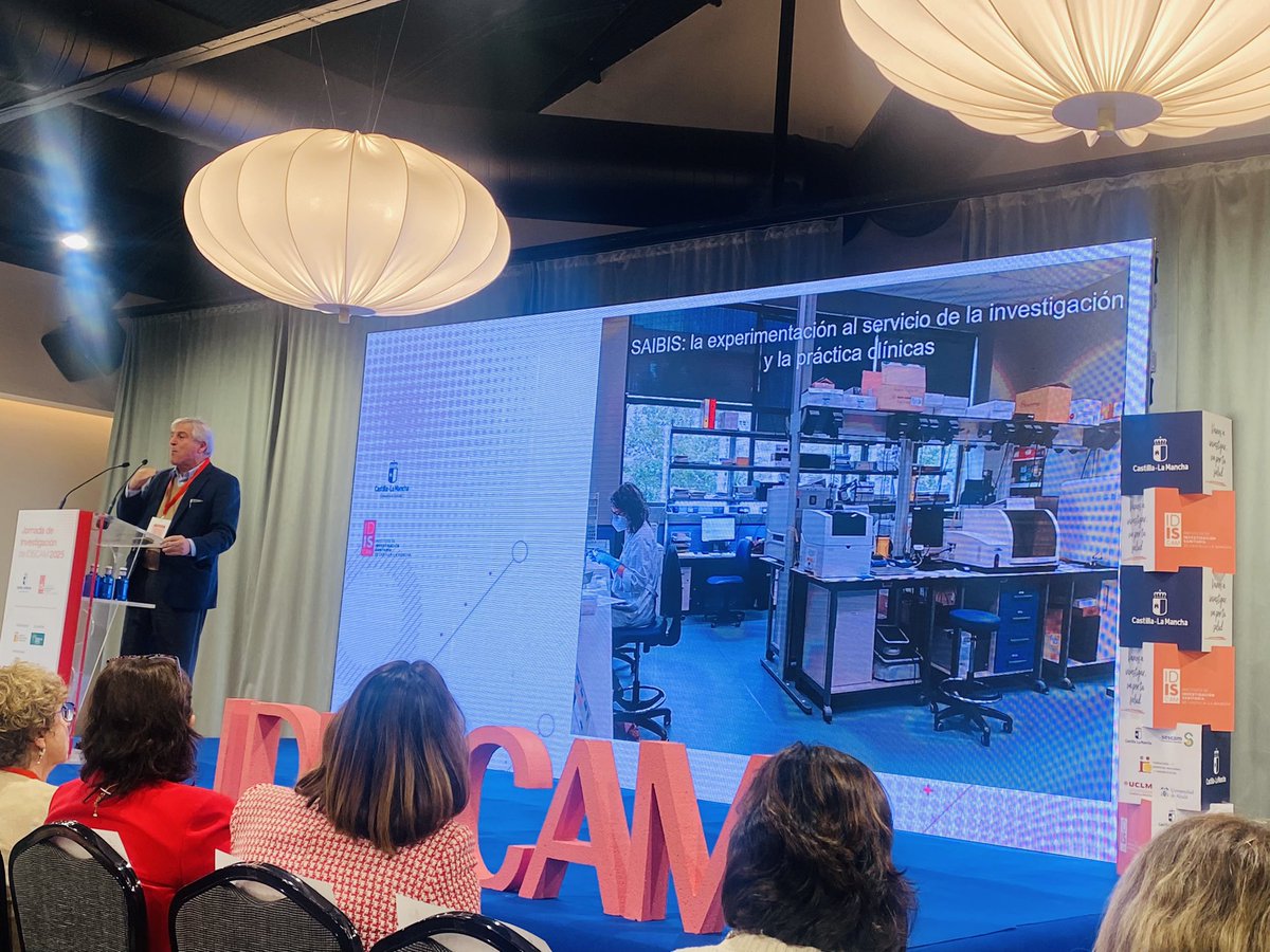 diaz_fresno's tweet image. #JornadadeInvestigación @idiscam 
Inauguramos la jornada con las palabras de Don Alberto Jara, Director Gerente del @SESCAM, y Dr. @manuelSDT, Director Científico de #IDISCAM
Conferencia magistral de Don José López Barneo “Anatomía de un instituto de Investigación Sanitaria”