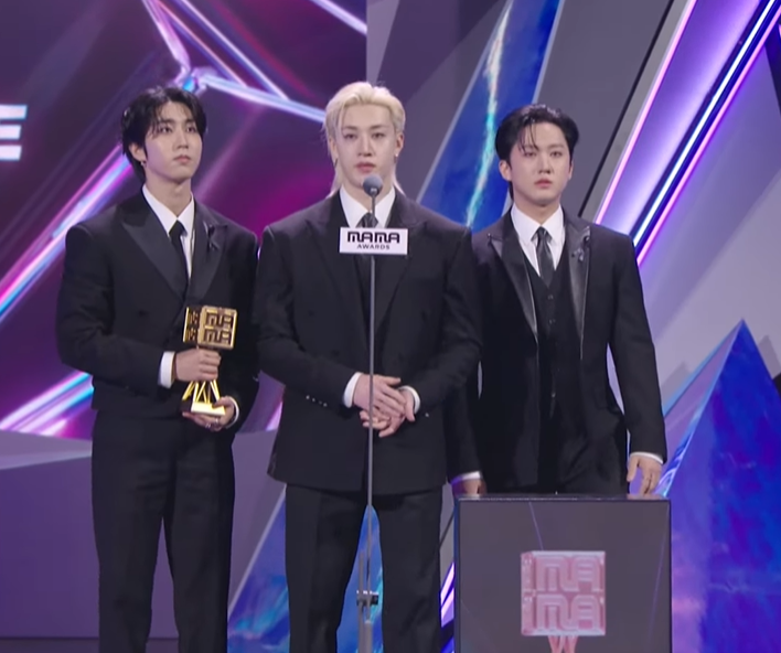 AboutMusicYT's tweet image. Bang Chan, Han and Changbin of Stray Kids at the 2025 MAMA Awards today.