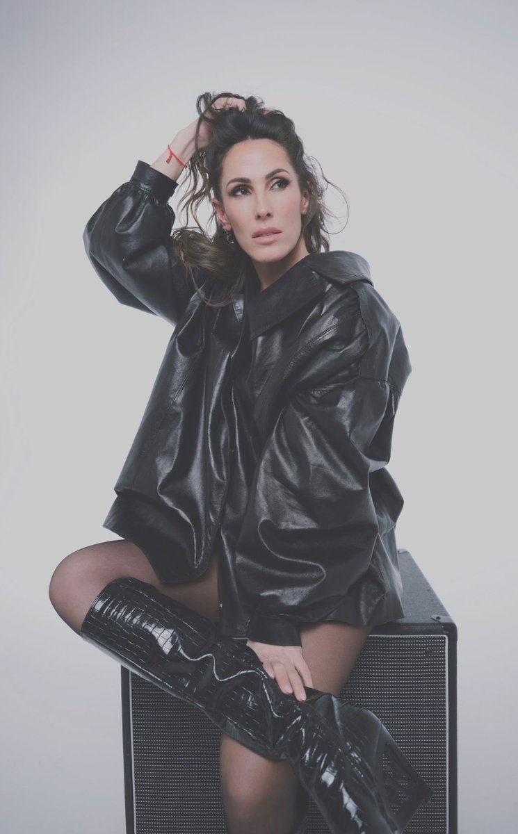 A ella sí que debe dolerle la cara de ser tan guapa