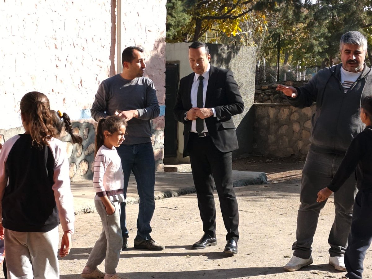 İlçe Milli Eğitim Müdürümüz Sayın Ufuk ÇETE, Duraklı İlkokulu’nu ziyaret ederek devam eden bakım ve onarım çalışmalarını yerinde inceledi.
<a href="/Mardin_Valiligi/">Mardin Valiliği</a> 
<a href="/ali_eyyupkoca/">Ali Eyyupkoca</a> 
<a href="/mazidagkaymakam/">Mazıdağı Kaymakamlığı</a> 
<a href="/UfukCete/">UfukÇete</a>