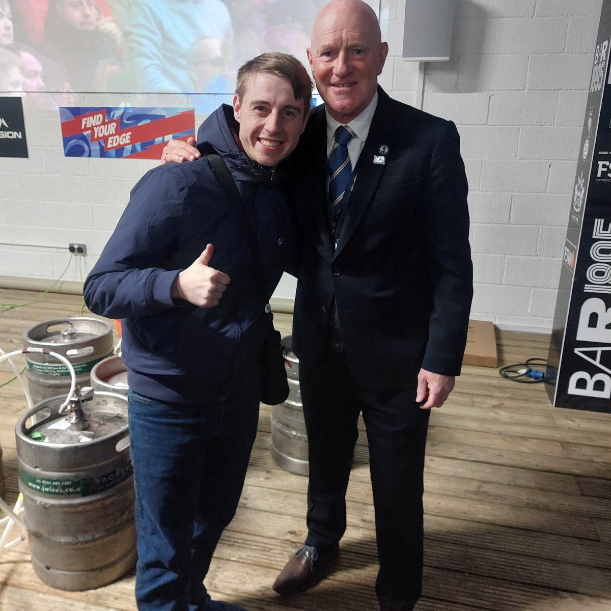 SoYea14's tweet image. Happy birthday to this absolute legend, best wishes Andy #oafc