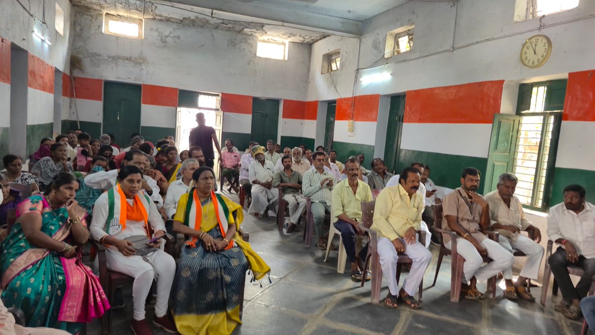 PTPHadagali's tweet photo. Received Applications and 
Interactions with party leaders and workers
One to one opinion in Ananthapur District Guntakal Assembly.
@manickamtagore
@realyssharmila
#SangathanSrijanAbhiyan  #AndhraPradesh   #GuntakalAssembly 
#Ananthapurdistrict https://t.co/iOVuA0rWWu