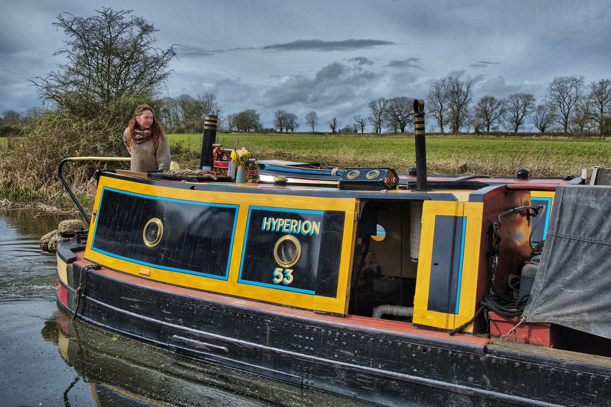 As it's #BlackFriday I thought we needed a pair of historic boats that were predominantly black. Here's artist Charlotte Ashman with her smartly turned out Hyperion and Hyades at Foxton.
#chasingtheboats 
#canalphotography 
<a href="/NatHistShips/">National Historic Ships UK</a> 
<a href="/CanalRiverTrust/">Canal & River Trust</a> 
<a href="/HistoricNBClub/">HNBC</a>
