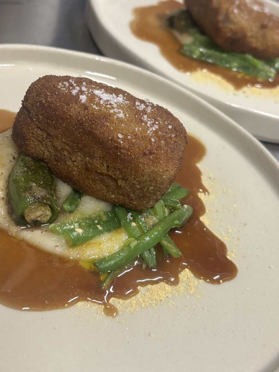 franciacorta87's tweet image. 明日土曜日と明後日はお休みになります。
月曜日18:00〜apertoです🥂🍷🇮🇹