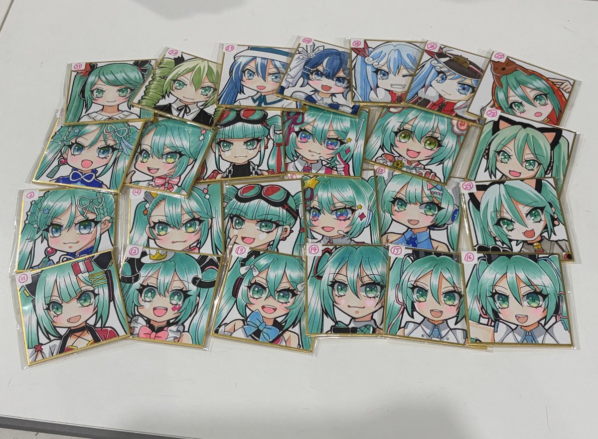 色紙沢山描いたらしいので沢山あります！ 豆色紙が300円なのでやすすぎ