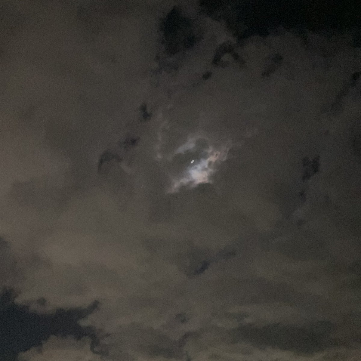 Sally_812's tweet image. I’m home 🏡

#tadaima 
#eveningsky 
#イマソラ　
#キリトリセカイ　
#夜景　
💟☮️