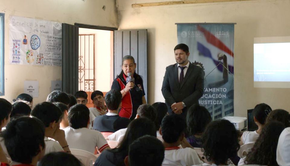 PoderJudicialPY's tweet image. 🔴Educando en Justicia instruyó a alumnos de la Escuela Nacional República del Perú

➕Info goo.su/HcUZZO