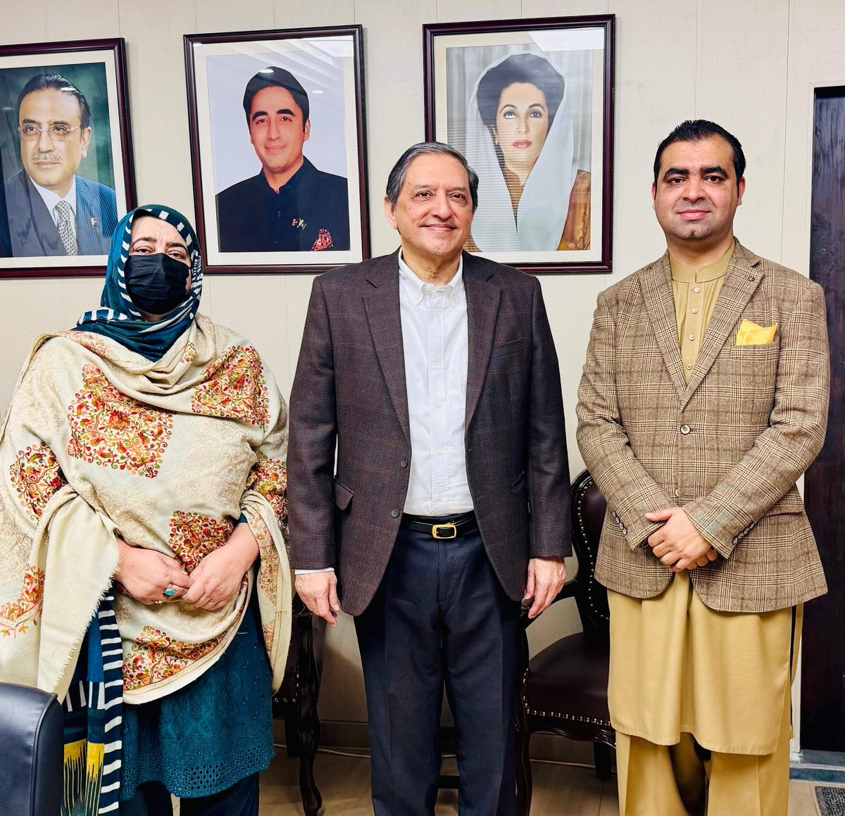 ممبر صوبائی اسمبلی فرزانہ شیرین نے سینیٹ کی قائمہ کمیٹی برائے خزانہ و ریونیو کے چیئرمین سینیٹر سلیم مانڈوی والا سے ملاقات کی۔ ملاقات میں ملکی معاشی صورتحال، عوامی فلاح سے متعلق بجٹ ترجیحات، اور صوبائی مالیاتی امور پر تفصیلی تبادلۂ خیال
<a href="/BBhuttoZardari/">Bilawal Bhutto Zardari</a> 
<a href="/wajahatullahkh7/">Engr Wajahat Khan</a>