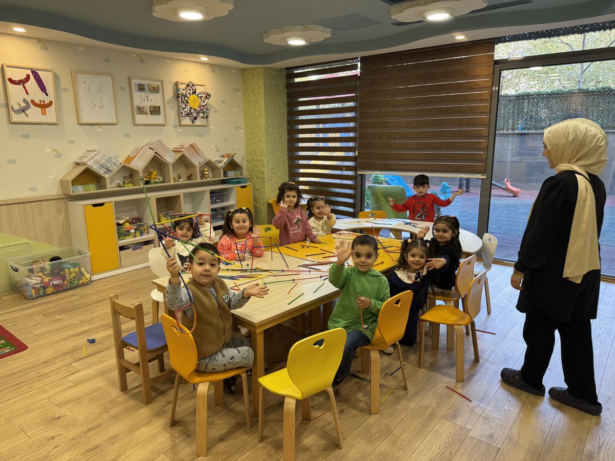 📍Çocuklarımızın temel eğitimlerini milli eğitim müfredatına uygun şekilde gerçekleştiren,
oyun alanları, atölyeler ve çeşitli etkinlik alanı bulunan Hamidiye Çocuk Yuvamız öğrencilerini ağırlıyor.