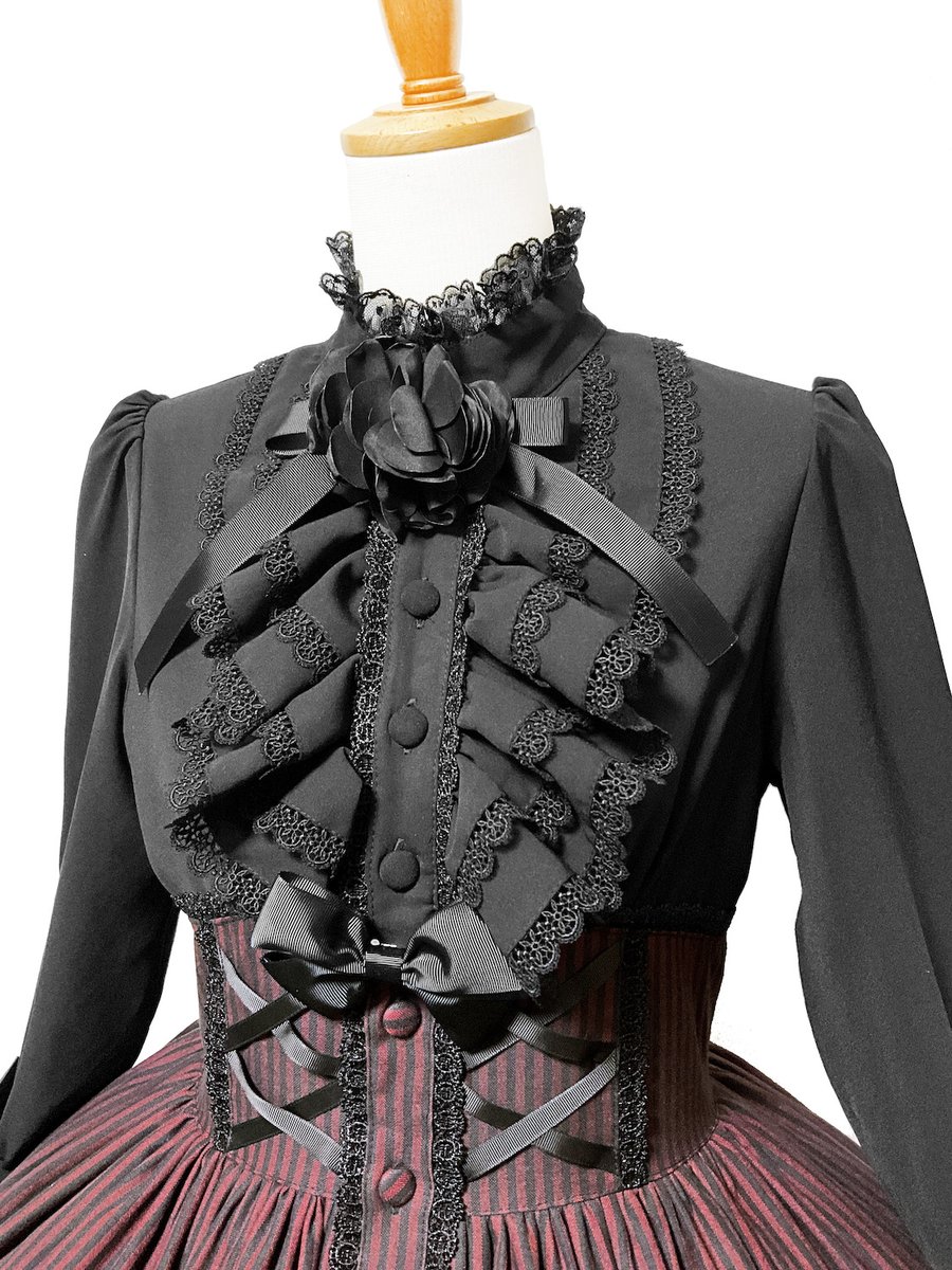 冬の特別なシーズンに向けて、AND ROMEOから“豪華な切替ワンピース”が