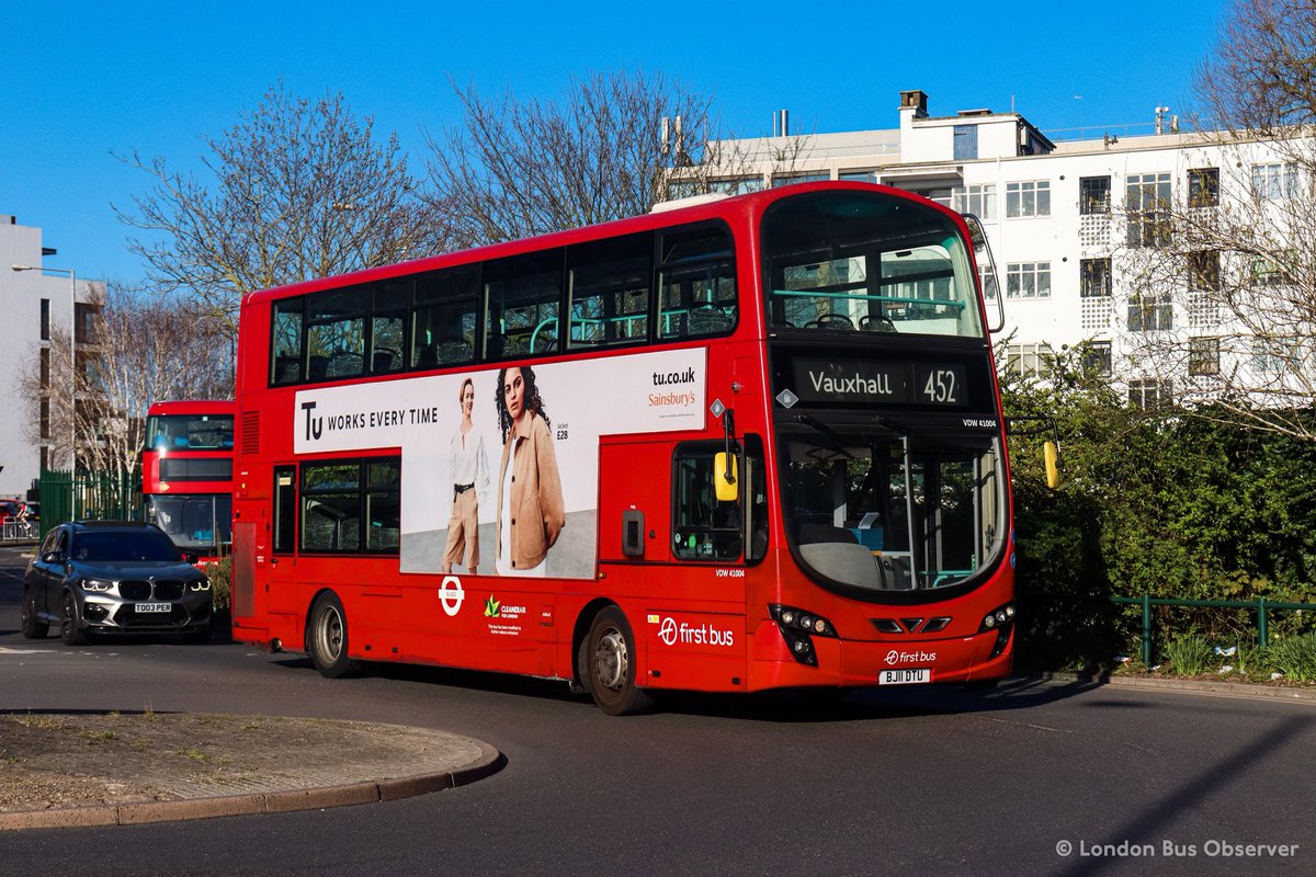 LDNBusObserver's tweet image. First Bus London: VDW41004 (BJ11 DTU) - Route 452

© London Bus Observer
📅: March 30, 2025 | 📸: Canon EOS 250D