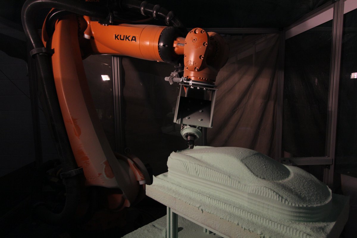 Loop_Technology's tweet image. 🤖Traditionally for large volume machining tasks, manufacturers have invested in CNC machines. RoboMACH is a highly flexible, robotic system that provides a compelling alternative for a fraction of the price. It is available in several configurations, delivering automated…