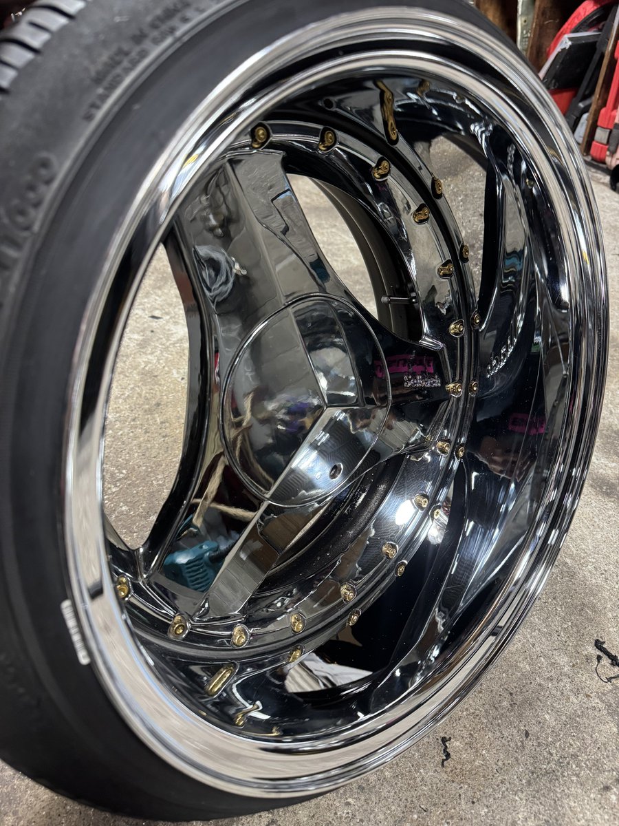k3vetk3ve2's tweet photo. お金無くて軽自動車いじってるので
ホイールは13インチの5J +45です、、、 https://t.co/qcQLT3nXaR