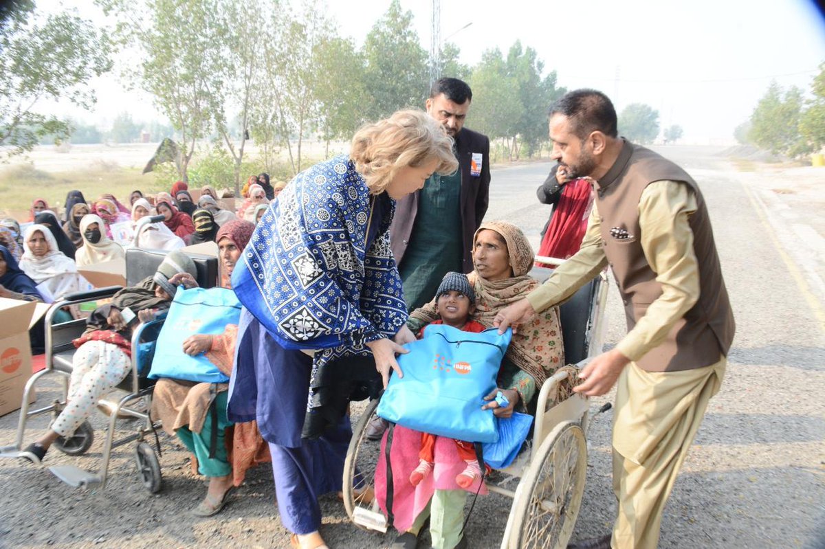 HANDS_Welfare's tweet image. Alhamdulillah, a productive and impactful field visit was conducted under the SRH &amp;amp; GBV Integrated Project.
UNFPA Deputy Representative Dr. Gulnara, along with Dr. Rasheed Khan from UNFPA Islamabad, visited HANDS interventions in Tehsil Jalalpur, District Multan
#HANDS #UNFPA