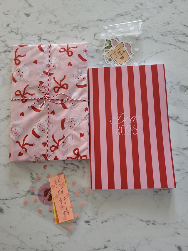 NicolaBardon's tweet image. Today is #BlackFriday but if you feel like supporting #GreenFriday or a small Irish business, my sister sells blank journals and mental health journals that are GORGEOUS but also wrapped so amazing if they are for you or a gift!

sisterhood-journals.sumupstore.com

#SupportLocal #shopIrish