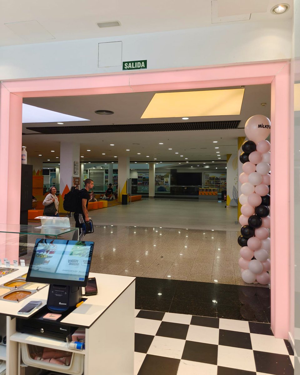 planetprint00's tweet image. Creemos que una marca debe verse y recordarse. Por eso la rotulación que hemos creado para Milky Wave no sólo transforma su espacio: atrae miradas y comunica identidad de marca.
#PlanetPrint #RotulaciónCreativa #BrandingVisual #DiseñoGráfico #ImpresiónProfesional