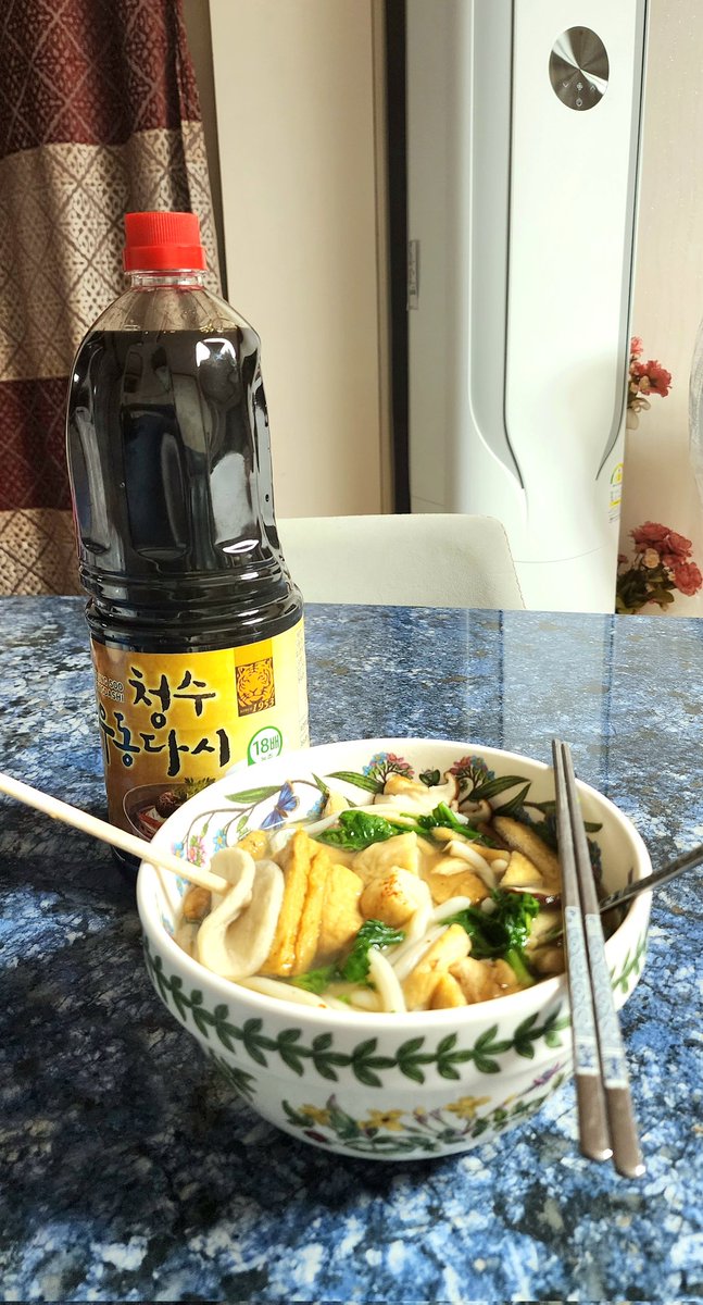 날씨와 위장 컨디션의 콜라보로 이벤트 당첨된 비빔국수는 아직 개시를 못했습니다만... 청수 우동다시 풍문으로만 들었는데 진짜 맛있고 간편하군요😋 덕분에 올 겨울 첫 개시로 맛난 우동 먹었습니다. 올 겨울 잇템 1번은 이걸로 갑니다!!! (내돈내산후기) 
<a href="/choungsoofood/">청수식품</a>