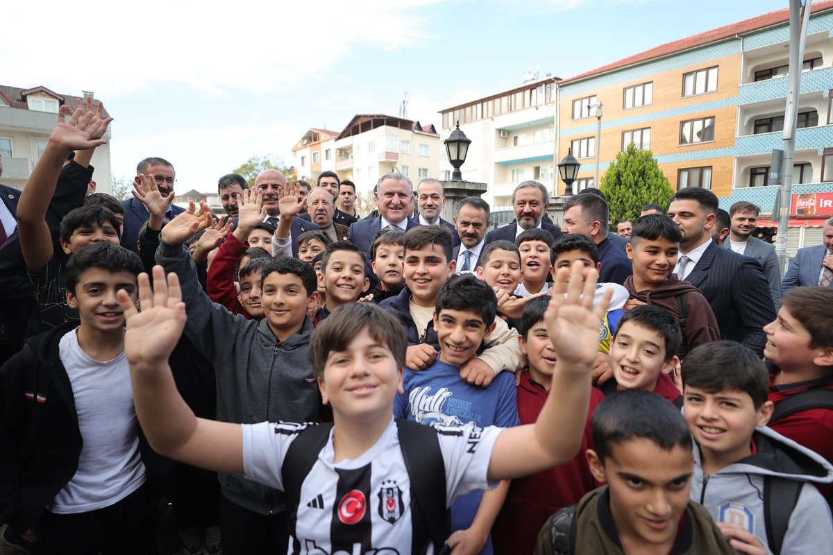 Kocaeli Körfez Belediyesi’ni ziyaret ederek ilçemizdeki gençlik ve spor yatırımlarımızı istişare ettik.🇹🇷

Nazik misafirperverlikleri için Belediye Başkanımıza ve çalışma arkadaşlarına teşekkür ediyorum.